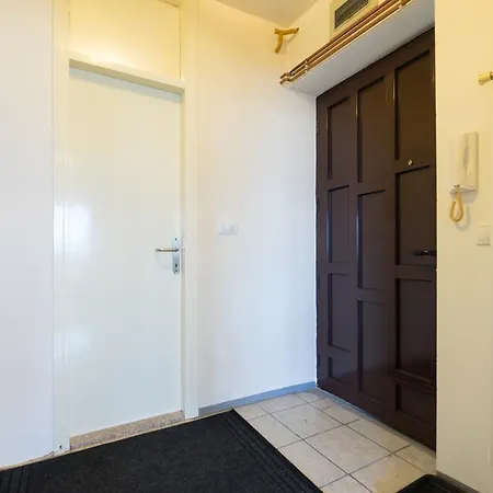 Landmark Apartment *